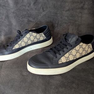 Gucci Men's Black and Cream Sneakers